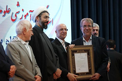 دکتر ابوالقاسم یعقوبی و دکتر آرش قربانی چقامارانی به عنوان استاد نمونه کشوری معرفی و تجلیل شدند